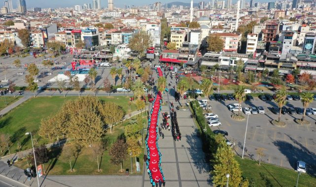 Pendik'te 101 metrelik Türk bayrağıyla Cumhuriyet kutlaması havadan görüntülendi