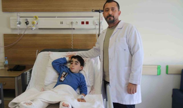 Rahatsızlığından dolayı yürüyemeyen çocuk tedavi sonrası adım atacağı günü bekliyor