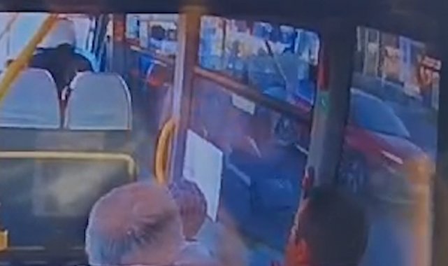 Rize'de otomobilin çarptığı yaya ağır yaralandı: Kaza anı kamerada
