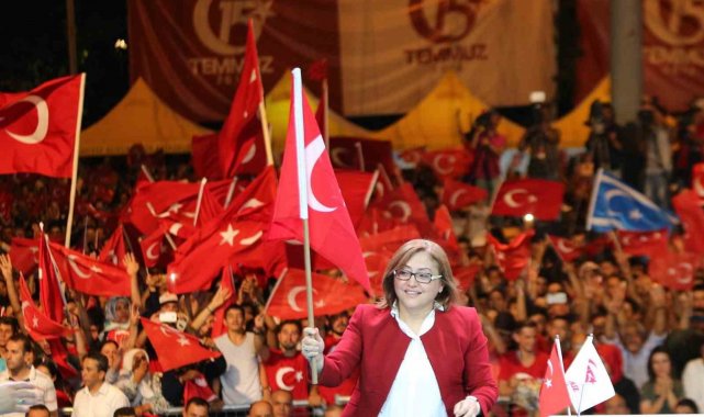 Şahin: "Cumhuriyetimiz, Türk milletinin ebedi varlığıyla ilelebet devam edecektir"