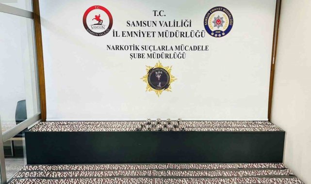 Samsun'da bir araçta 5 bin 530 adet sentetik ecza ele geçirildi