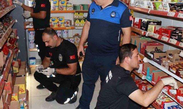 Şanlıurfa'da son kullanma tarihi geçmiş binlerce gıda ürünü ele geçirildi