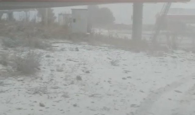 Sarıkamış'a mevsimin ilk karı düştü