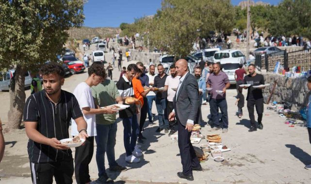 Şırnak'ta yaklaşık 10 bin kişi 300 yıllık gelenek için bir araya geldi