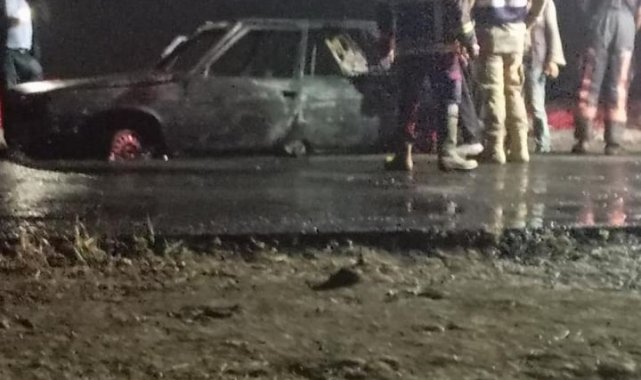 Siverek'te seyir halindeki otomobil yandı