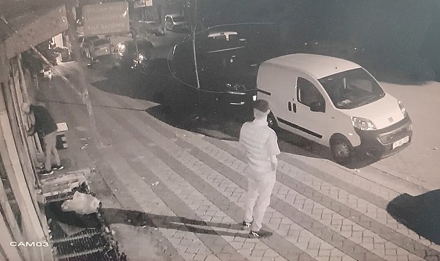Sultangazi'de işyerinden 2 hırsız dakikalar içinde motosiklet çaldı: O anlar kamerada