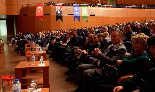 Sunay Akın, 'Cumhuriyet'e Giden Yol'da Bursalılar ile buluştu