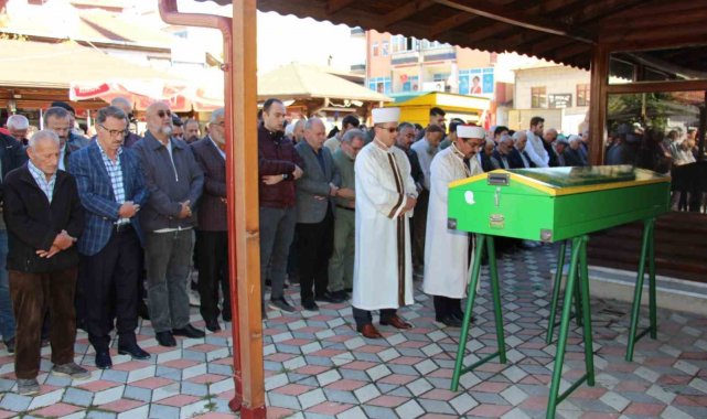 Takla atan otomobilde hayatını kaybeden çocuklar son yolculuğuna uğurlandı