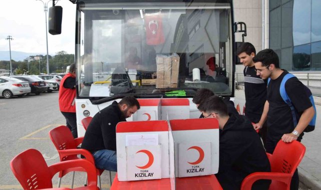Tıp Fakültesi hastanesi çalışanları ve öğrencilerden kan bağışı