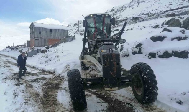 Trabzon'da ekiplerin kar mesaisi erken başladı