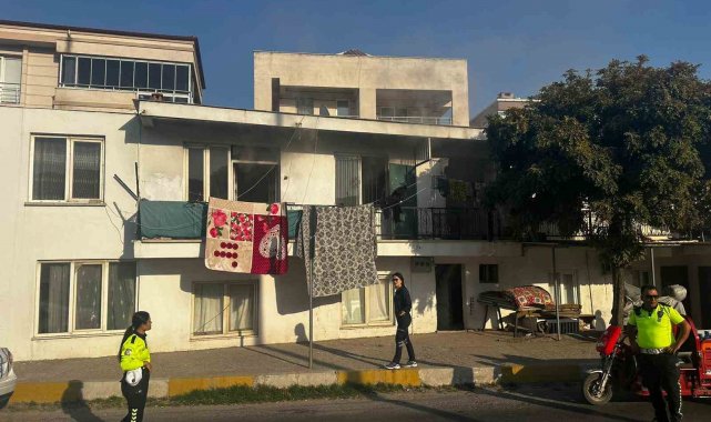 Trafik polisleri yangının büyümesini önledi