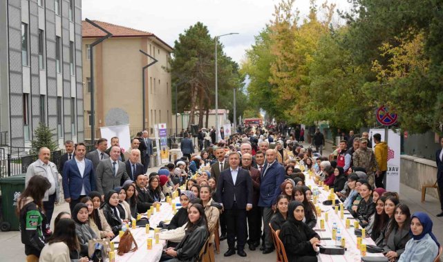 Üniversite öğrencilerine hoş geldiniz kahvaltısı