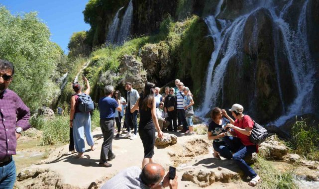 Üniversite öğrencilerinin gelmesiyle Girlevik Şelalesinde yoğunluk oluştu