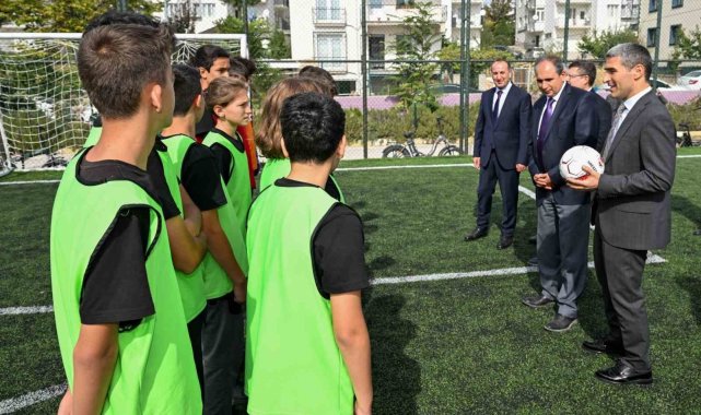 Vali Aktaş, Ertuğrul Gazi Anadolu İmam Hatip Lisesi'ni ziyaret etti