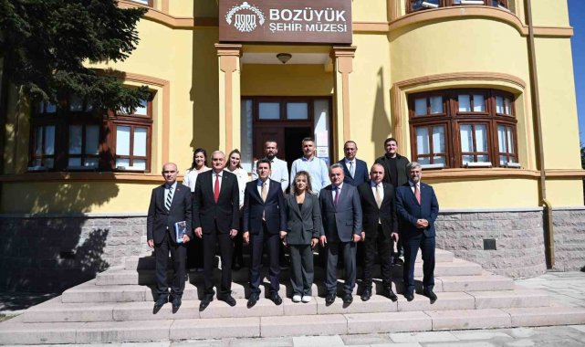 Vali Aygöl Bozüyük Şehir Müzesi ve Arşivi'ni ziyaret etti