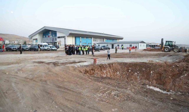 Vali Ekici, Cizre'de 75 yataklı hastane inşaatını yerinde inceledi