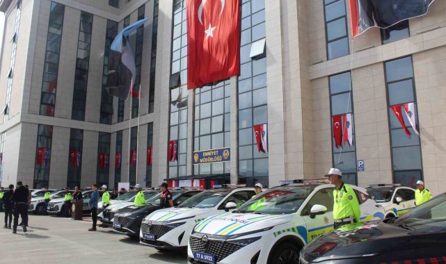 Yalova'da emniyet ve jandarmaya 32 yeni araç teslim edildi