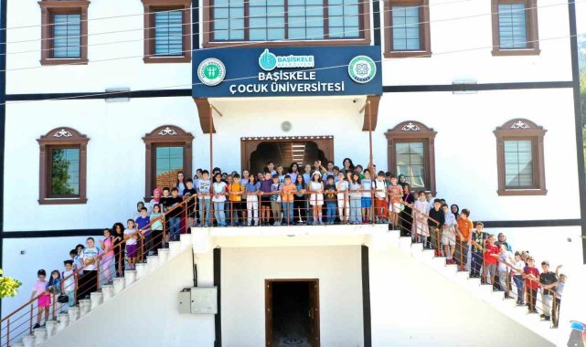 Yaşları küçük ama hepsi üniversite öğrencisi