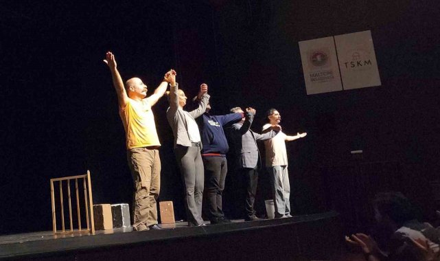 Yenişehir Belediyesi Şehir Tiyatrosu Maltepe'de sahne aldı