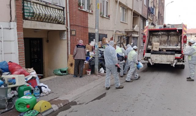 'Çöp ev'den 24 ton çöp çıktı