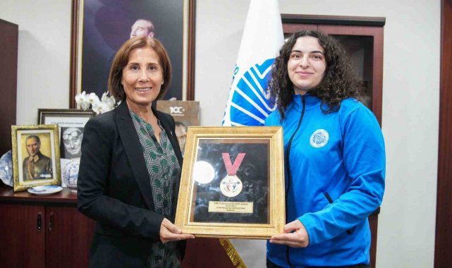 Adanalı sporcu Avrupa'dan halterde 3 altın madalya ile döndü