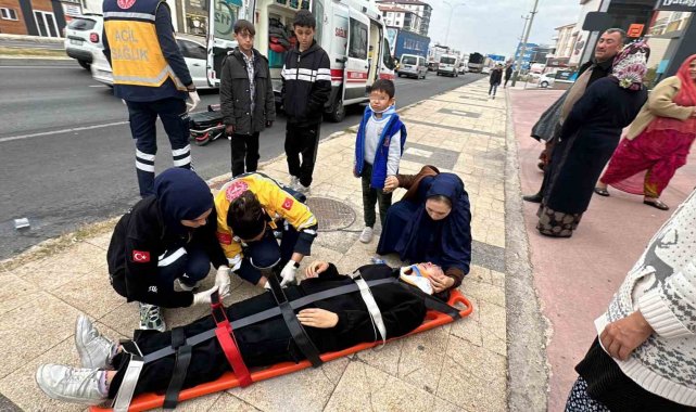 Aksaray'da otomobilin çarptığı 2 çocuk yaralandı