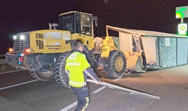 Aksaray'da polisin karayolunda konteyner mücadelesi