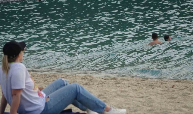 Alanya'da kasım ortasında deniz keyfi
