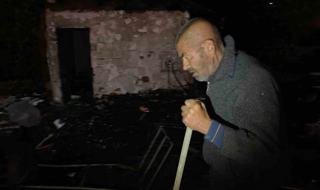 Antalya'da metruk evde çıkan yangın, yaşlı adamı evsiz bıraktı