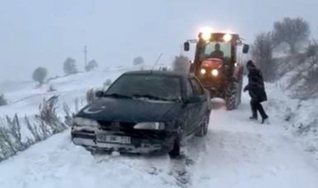 Ardahan'da kar ve tipide yolda mahsur kaldılar
