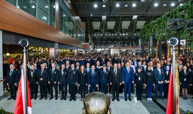 Atatürk, 10 Kasım'da İstanbul Sabiha Gökçen'de özel bir hologram gösterisiyle anıldı