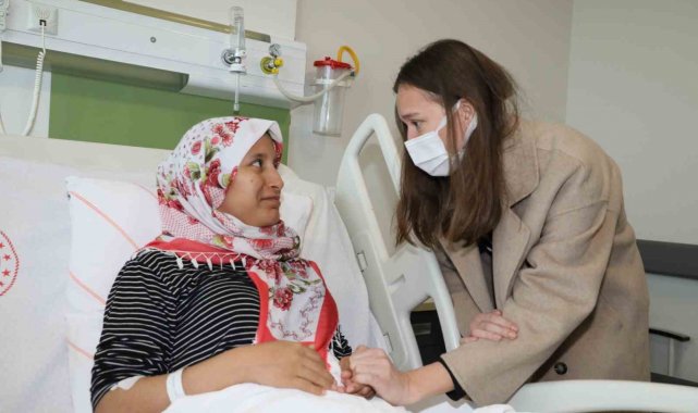 Başkan Durbay'dan eşinin silahlı saldırısında yaralanan kadına ziyaret