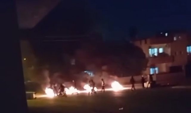 Batman'da terör yandaşları sokaklarda ateş yakarak iş yerlerini yağmaladı