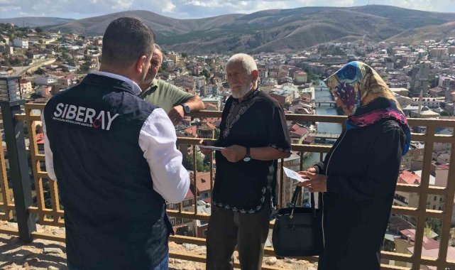 Bayburt polisi vatandaşları ve çocukları dolandırıcılara karşı uyarmaya devam ediyor