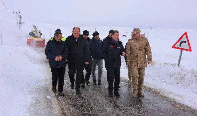 Bayburt'un kapalı köy yollarında yol açma çalışmaları yapılıyor