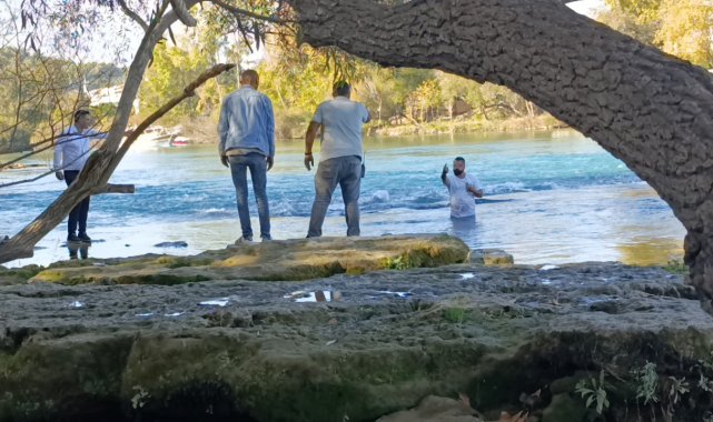 Beline kadar gelen buz gibi suya girip 45 dakika polise dert anlattı