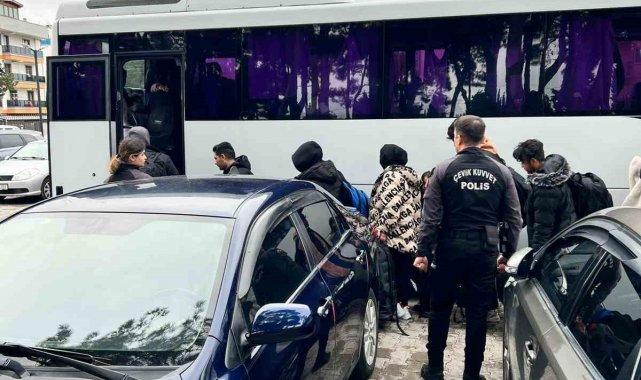 Çanakkale'de Afganistan uyruklu 27 şahıs yakalandı