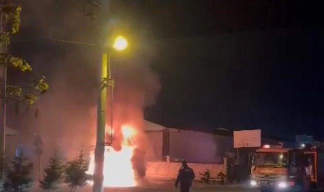Diyarbakır Valiliğinden araç yanmalarına ilişkin açıklama: Terör bağlantılı bir gözaltı