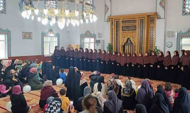 Eğitimlerini tamamlayan 27 kız öğrenci hafız oldu