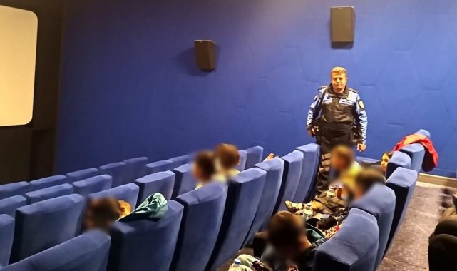 Erzincan polisi sevgi evlerinde kalan çocukları sevindirdi