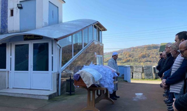 Evinde ölü bulunan genç sağlık çalışanı Zonguldak'ta defnedildi