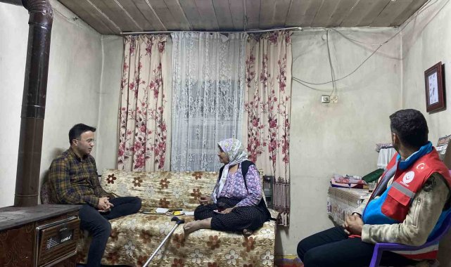 Feke'de yaşlılar "Akşam Çayı" projesi kapsamında ziyaret ediliyor