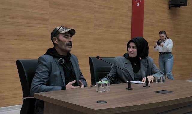 Fenomen muhtar hayatını anlattı, öğrenciler kayda aldı