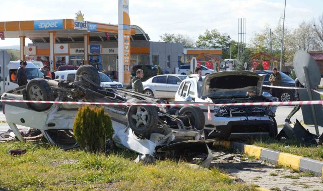 Fiat Tofaş marka otomobilin altında kalan sürücü feci şekilde can verdi