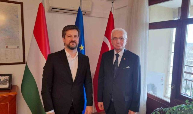 Gazeteci-Yazar İhsan Tunçoğlu, Macaristan Büyükelçisi Viktor Matis'e kitabını takdim etti