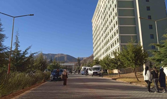 Genç kız yurt binası önünde ölü bulundu