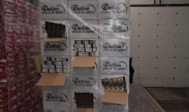 Gofret kutularından sigara çıktı: 26 bin 960 paket sigara yakalandı