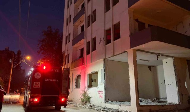 Hasarlı binada çıkan yangın söndürüldü
