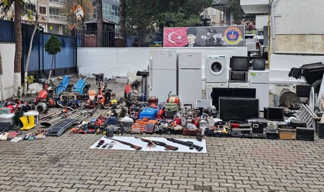 Hırsızların depolarından çıkanlar jandarmanın bahçesini doldurdu