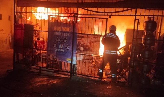 İskenderun'da bakkal alevlere teslim oldu